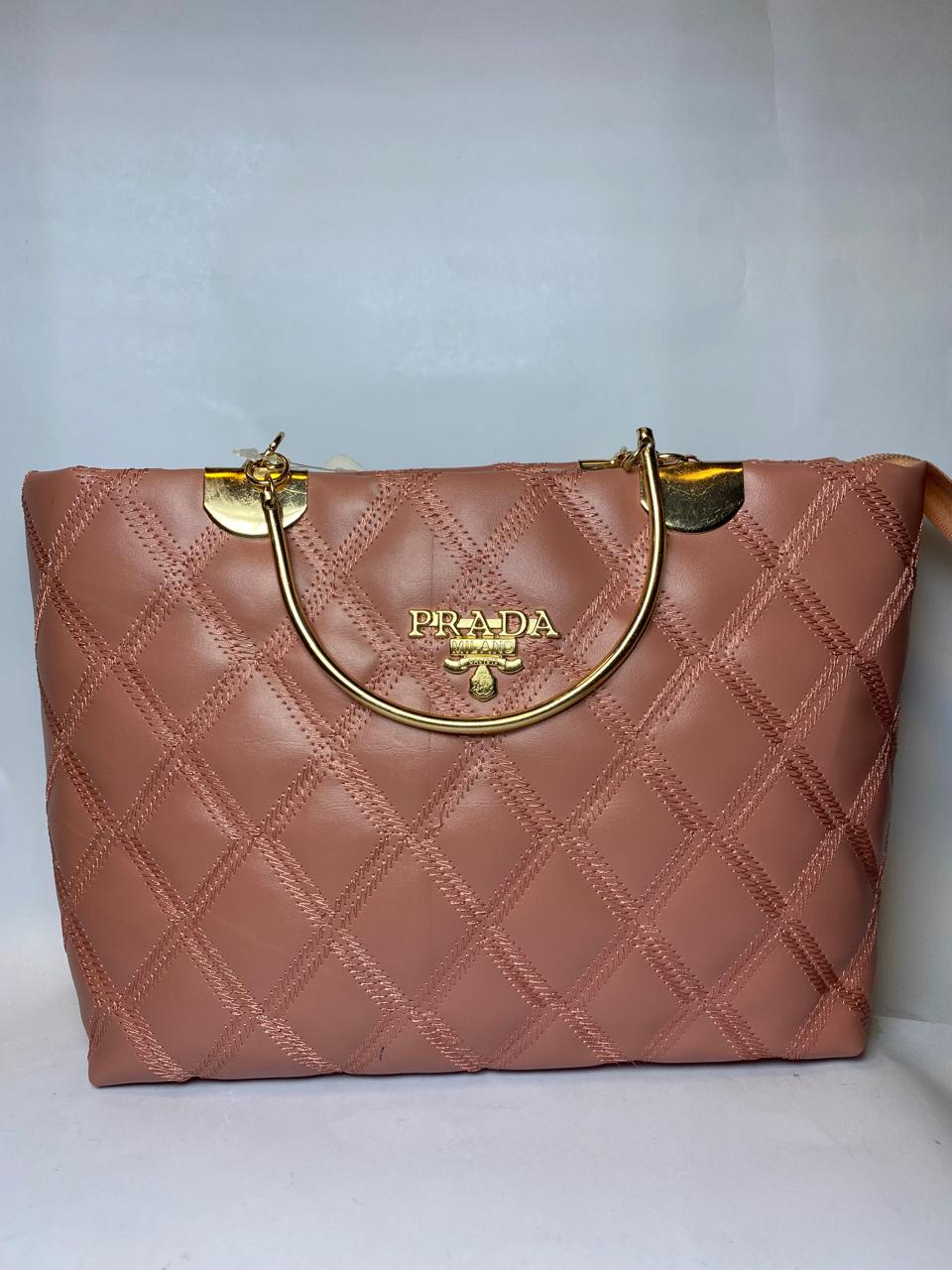 Luxury Quilted Handbag for Women – Elegant Tote Bag with Gold Handle
