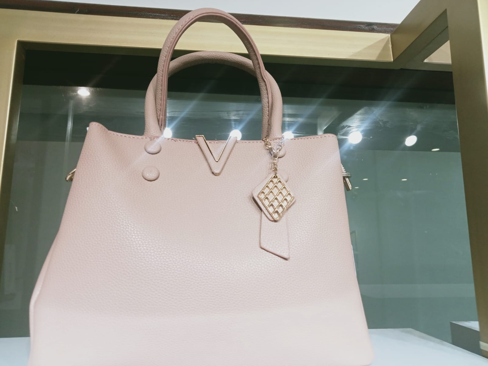 Classic Leather Handbag – Elegant Tote Bag with Gold Charm